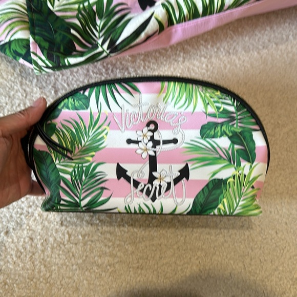 Victoria's Secret beach Tote bag + Toiletry Bag - Picture 4 of 5